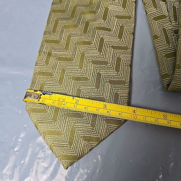 Giorgio Armani Men's Green Tie 60"x3.75" Geometric Silk Necktie Made in Italy - Picture 8 of 8